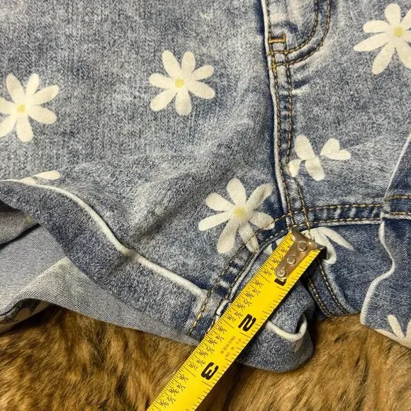 No Boundaries NOBO Daisy Print Denim Shorts • Juniors 9 • Double-Button Cuffed - Picture 6 of 10